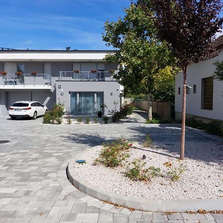 Linden Apartman 001 - Adults Only Mosonmagyaróvár Εξωτερικό φωτογραφία