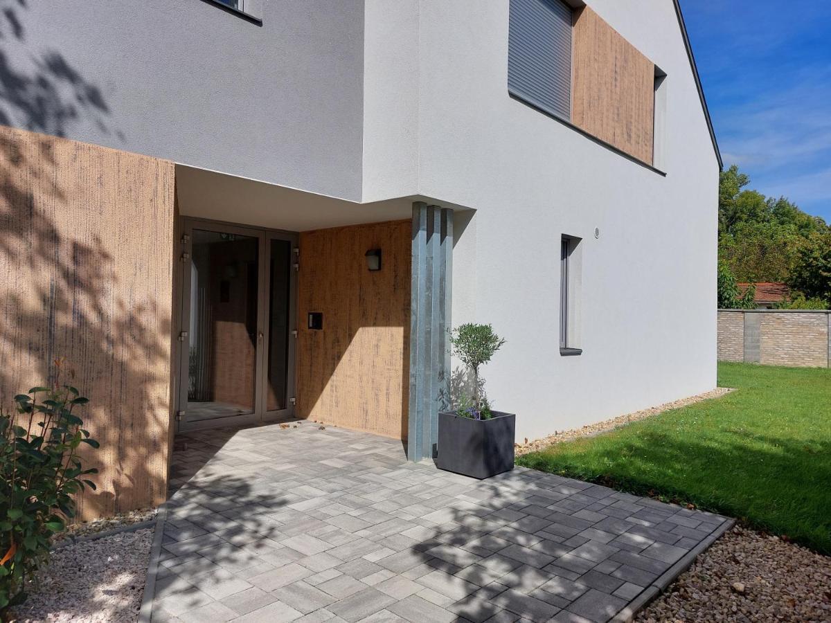 Linden Apartman 001 - Adults Only Mosonmagyaróvár Εξωτερικό φωτογραφία